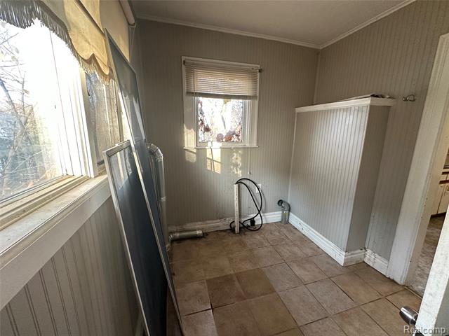 Builiding view eight for 124 State, Pontiac, MI. 48341