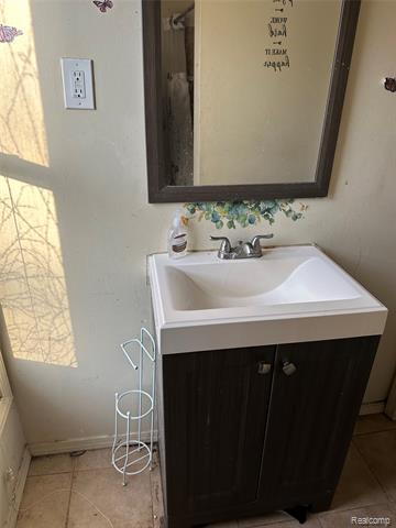 Builiding view eleven for 124 State, Pontiac, MI. 48341