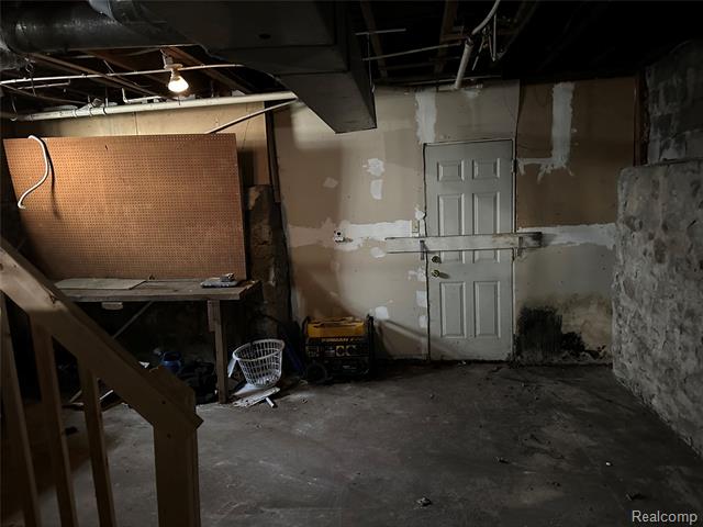 Builiding view fifteen for 124 State, Pontiac, MI. 48341