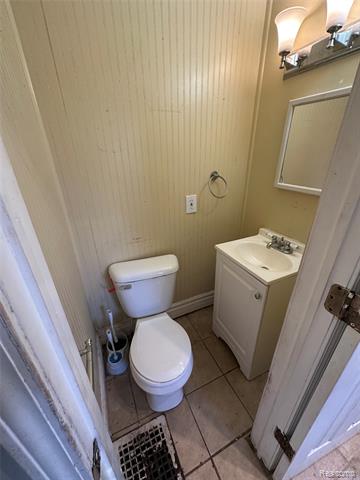 Builiding view six for 124 State, Pontiac, MI. 48341