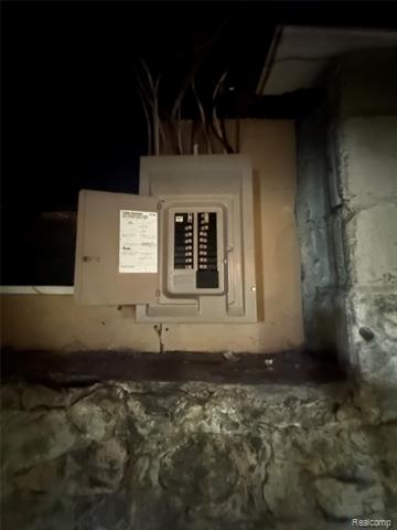 Builiding view thirteen for 124 State, Pontiac, MI. 48341