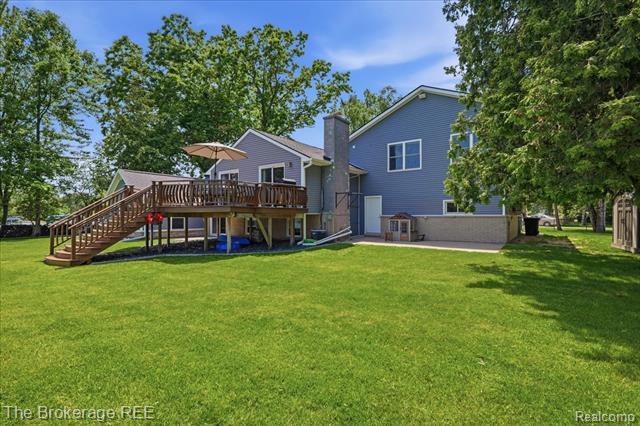 Builiding view forty five for 261 Reymont, Waterford, MI. 48327