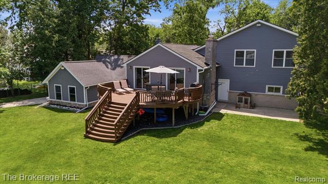 Builiding view forty four for 261 Reymont, Waterford, MI. 48327