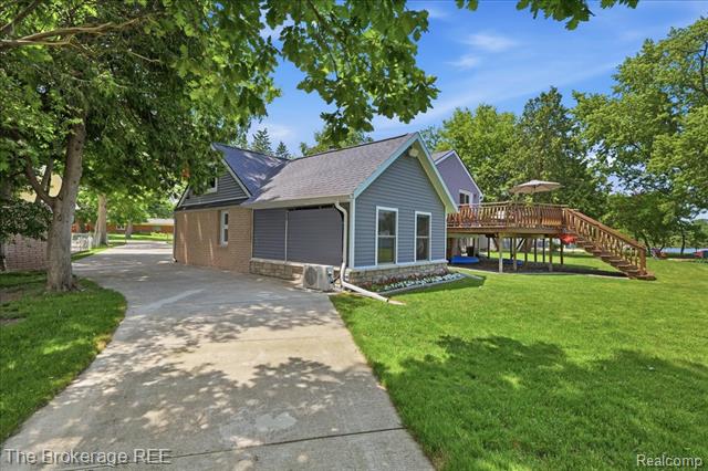 Builiding view forty six for 261 Reymont, Waterford, MI. 48327