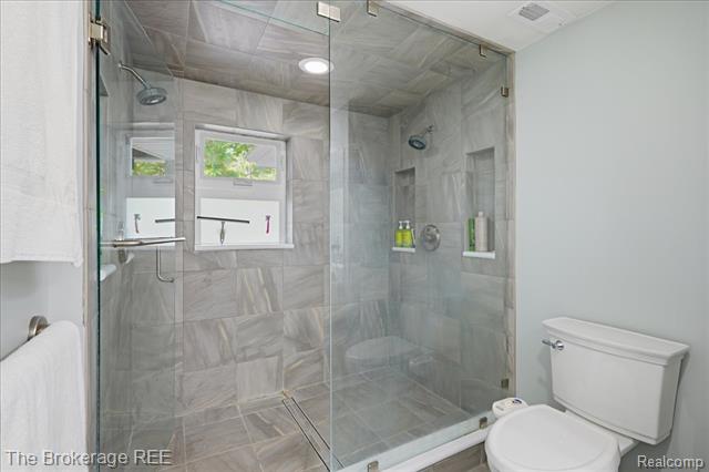 Builiding view fourteen for 261 Reymont, Waterford, MI. 48327