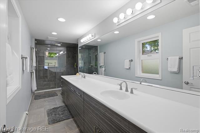 Builiding view thirteen for 261 Reymont, Waterford, MI. 48327