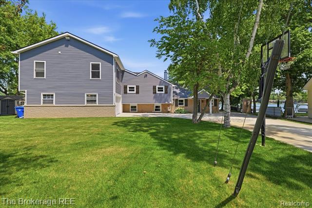 Builiding view three for 261 Reymont, Waterford, MI. 48327