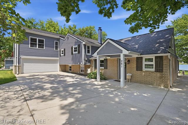 front view for 261 Reymont Rd, Waterford, Mi. 48327