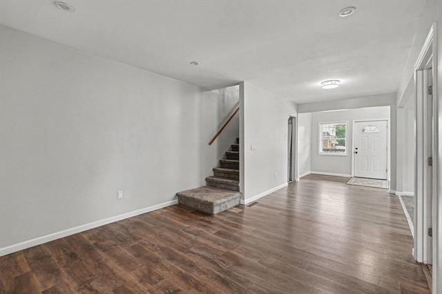 Builiding view four for 79 N Sanford, Pontiac, MI. 48342