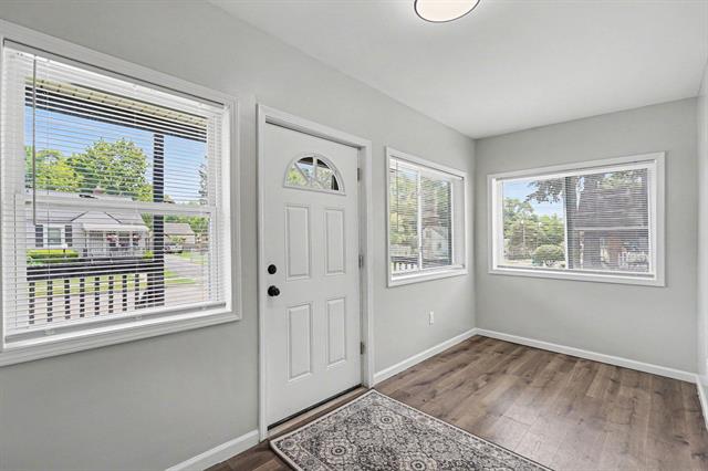 Builiding view three for 79 N Sanford, Pontiac, MI. 48342
