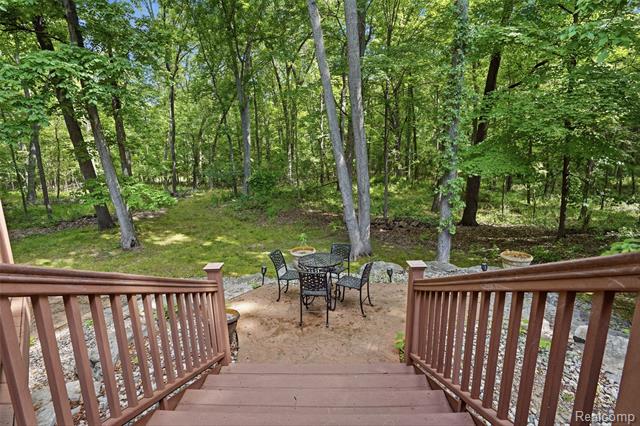 Builiding view five for 2790 Pine Bluffs, Highland, MI. 48357