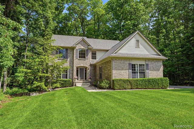 Builiding view one for 2790 Pine Bluffs, Highland, MI. 48357