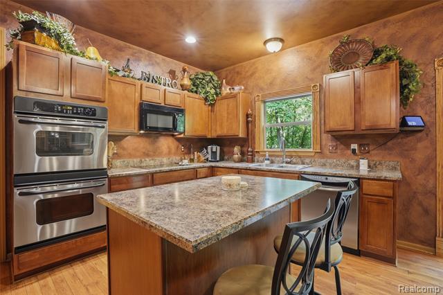 Builiding view seven for 2790 Pine Bluffs, Highland, MI. 48357