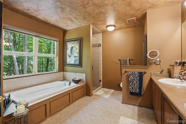 Builiding view thirty four for 2790 Pine Bluffs, Highland, MI. 48357