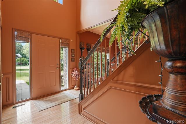 Builiding view twenty eight for 2790 Pine Bluffs, Highland, MI. 48357