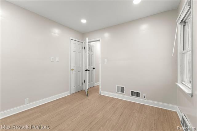 Builiding view fifteen for 291 Michigan, Pontiac, MI. 48342