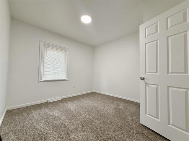 Builiding view twenty for 261 N Saginaw, Pontiac, MI. 48342