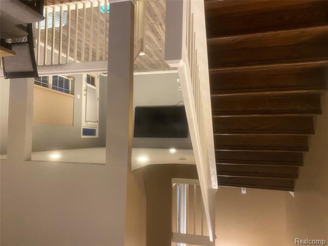 Builiding view eight for 6866 Fox, Waterford, MI. 48327