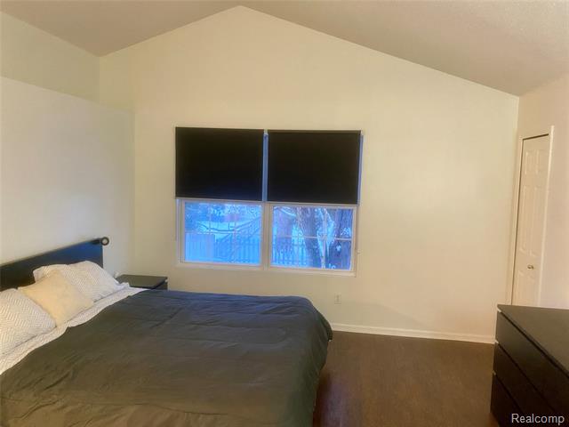 Builiding view fifteen for 6866 Fox, Waterford, MI. 48327