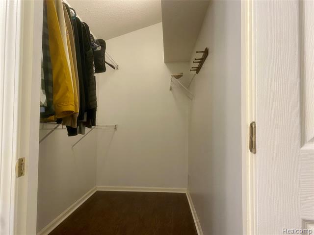 Builiding view nineteen for 6866 Fox, Waterford, MI. 48327