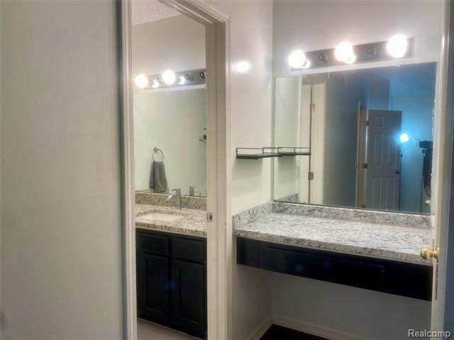 Builiding view sixteen for 6866 Fox, Waterford, MI. 48327