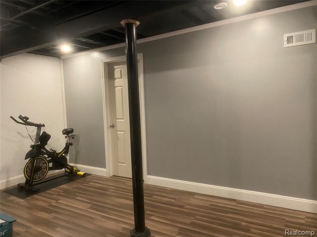 Builiding view thirty three for 6866 Fox, Waterford, MI. 48327