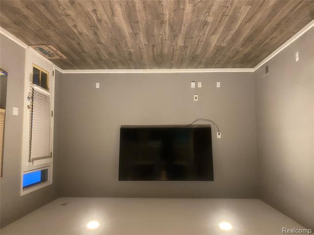 Builiding view thirty for 6866 Fox, Waterford, MI. 48327