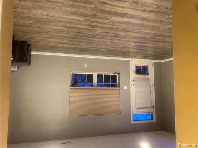 Builiding view twenty eight for 6866 Fox, Waterford, MI. 48327