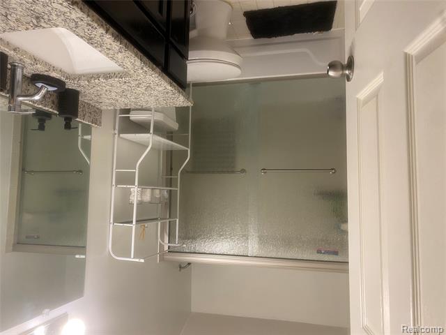 Builiding view twenty five for 6866 Fox, Waterford, MI. 48327