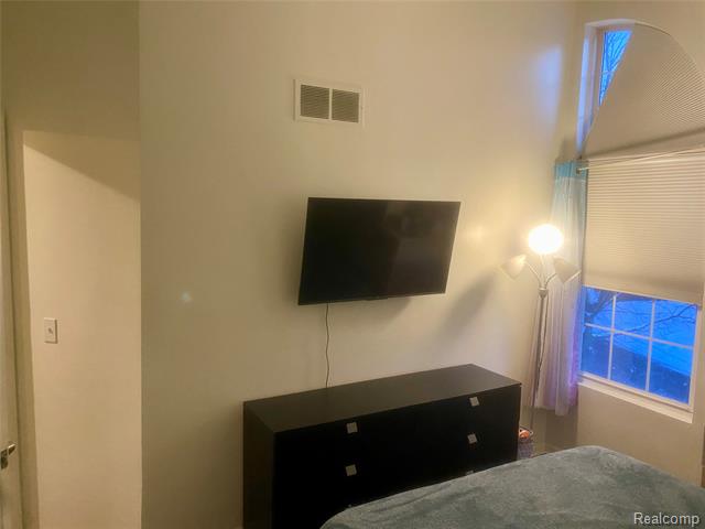 Builiding view twenty four for 6866 Fox, Waterford, MI. 48327