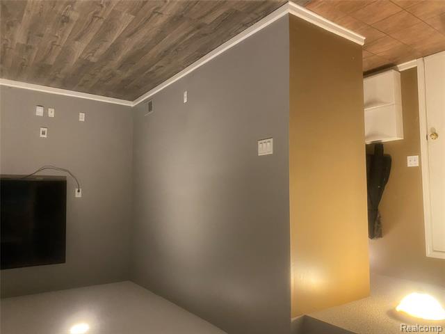 Builiding view twenty nine for 6866 Fox, Waterford, MI. 48327