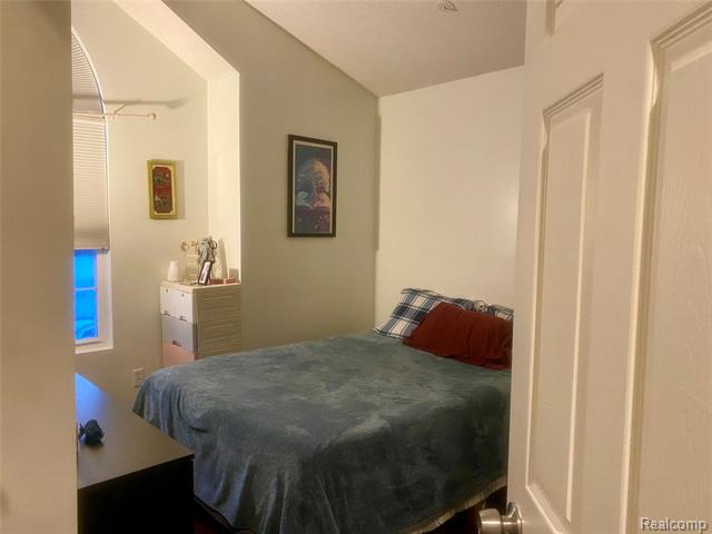 Builiding view twenty one for 6866 Fox, Waterford, MI. 48327