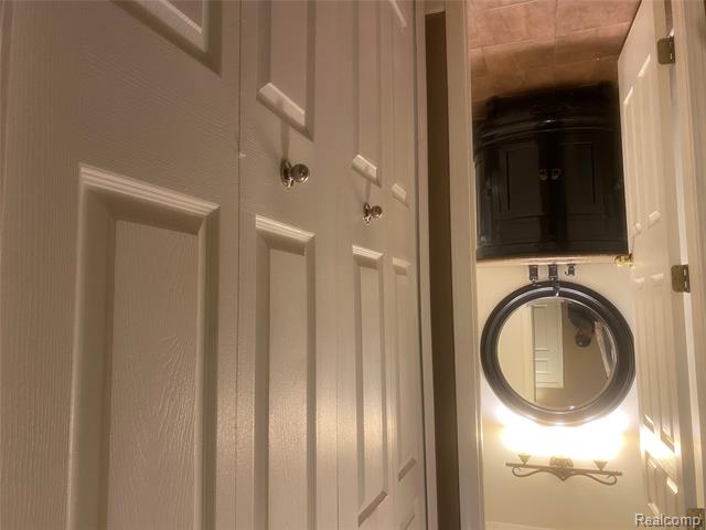 Builiding view twenty seven for 6866 Fox, Waterford, MI. 48327