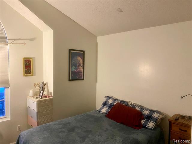 Builiding view twenty three for 6866 Fox, Waterford, MI. 48327