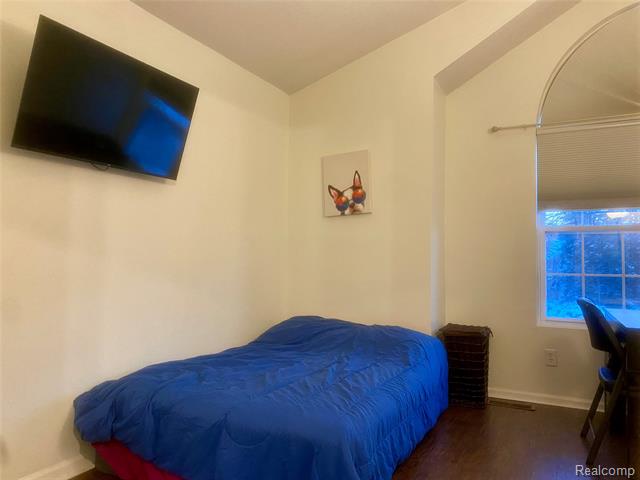 Builiding view twenty for 6866 Fox, Waterford, MI. 48327