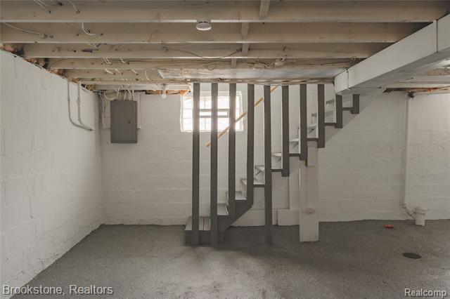 Builiding view eighteen for 474 N Saginaw, Pontiac, MI. 48342