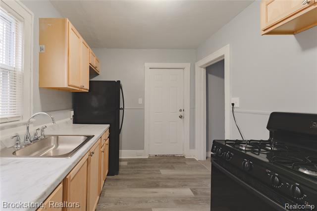 Builiding view ten for 474 N Saginaw, Pontiac, MI. 48342