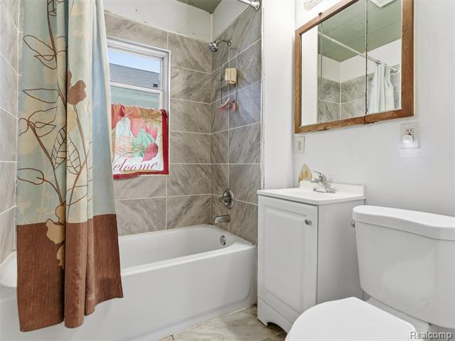 Builiding view twelve for 42 Pingree, Pontiac, MI. 48342