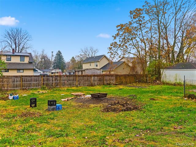 Builiding view twenty four for 42 Pingree, Pontiac, MI. 48342