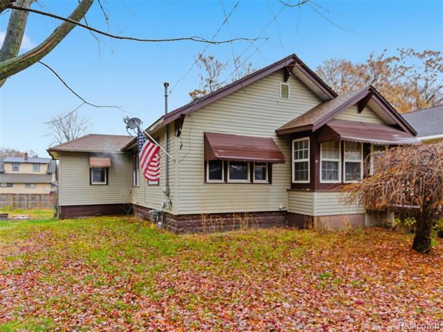 Builiding view twenty two for 42 Pingree, Pontiac, MI. 48342