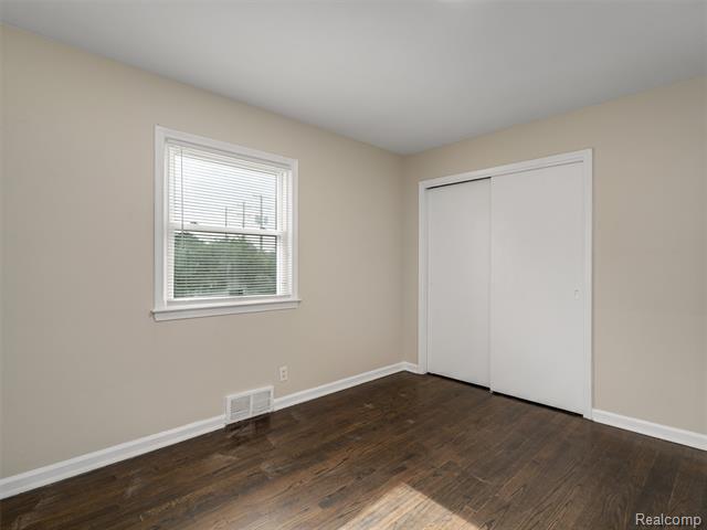 Builiding view eleven for 96 Oneida, Pontiac, MI. 48341