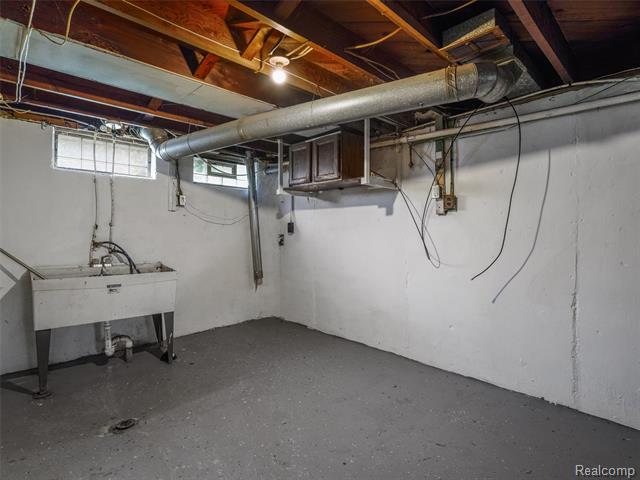 Builiding view fourteen for 96 Oneida, Pontiac, MI. 48341