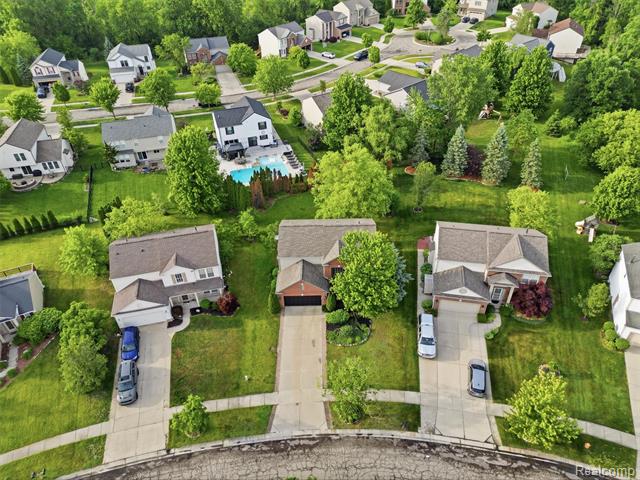 Builiding view forty four for 7668 Ring Neck, Waterford, MI. 48327