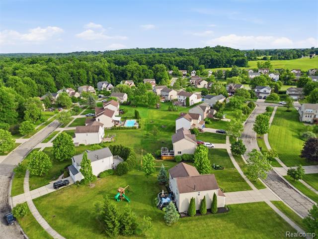 Builiding view forty three for 7668 Ring Neck, Waterford, MI. 48327