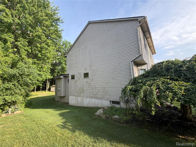 Builiding view seven for 490 Cove View, Waterford, MI. 48327