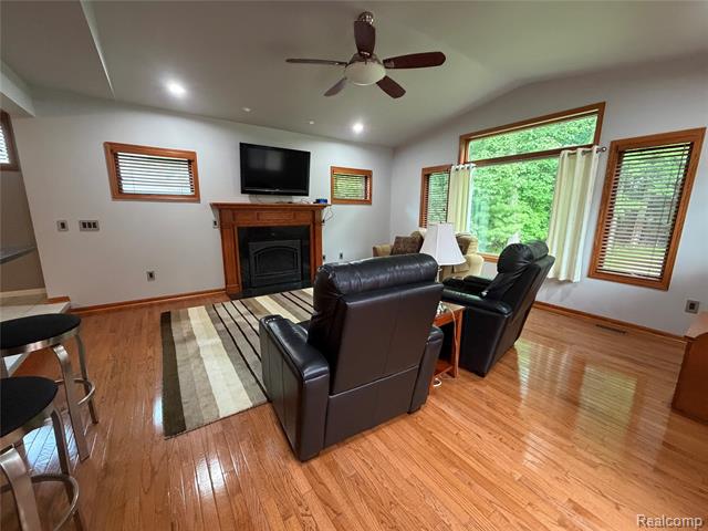 Builiding view twenty three for 490 Cove View, Waterford, MI. 48327