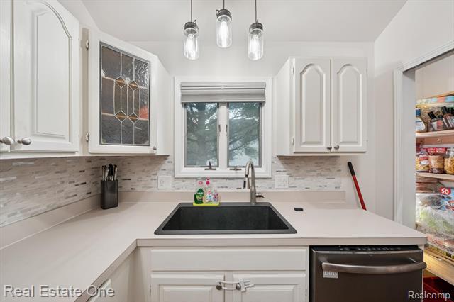 Builiding view eight for 2525 Sherlock, Highland, MI. 48356