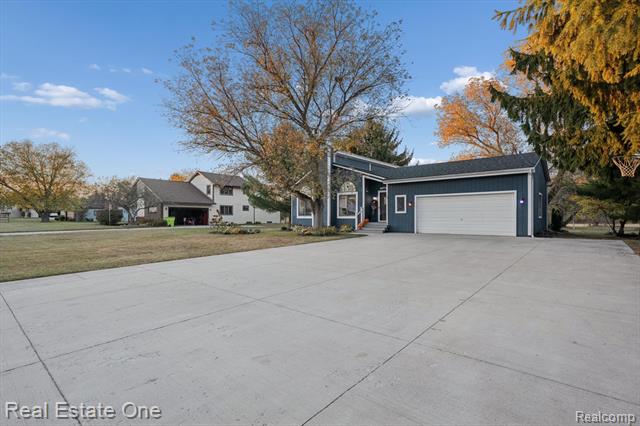 Builiding view twenty six for 2525 Sherlock, Highland, MI. 48356