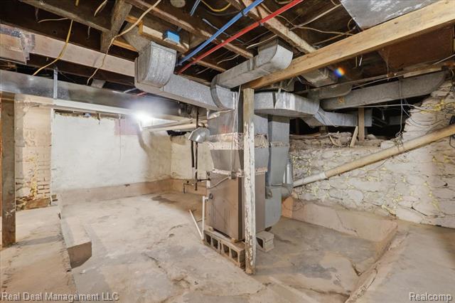 Builiding view forty four for 354 N Saginaw, Pontiac, MI. 48342