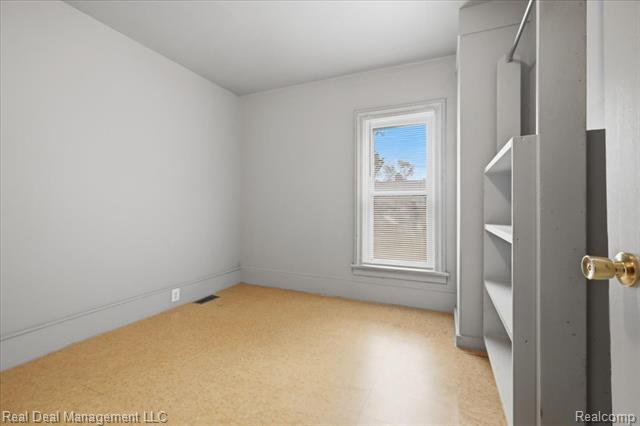 Builiding view thirty seven for 354 N Saginaw, Pontiac, MI. 48342